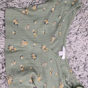 Sage Green Crop-top ! ☀️🌱